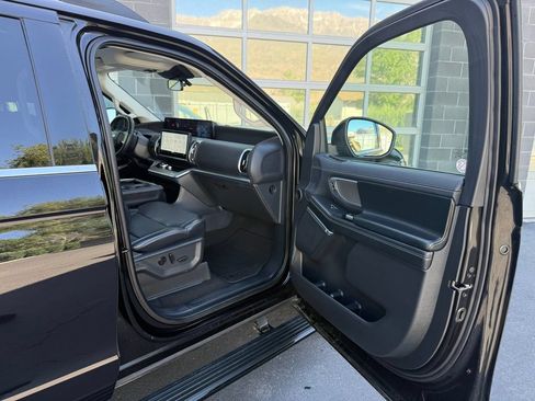 Used 2025 Ford Expedition Platinum AWD/4WD image 45
