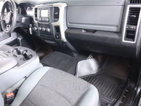 Used 2018 RAM 1500 Classic SLT AWD/4WD image 41