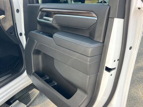 Used 2025 Chevrolet Silverado 2500 LT w/ Convenience Package image 14