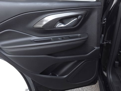 Used 2024 GMC Terrain SLE image 26