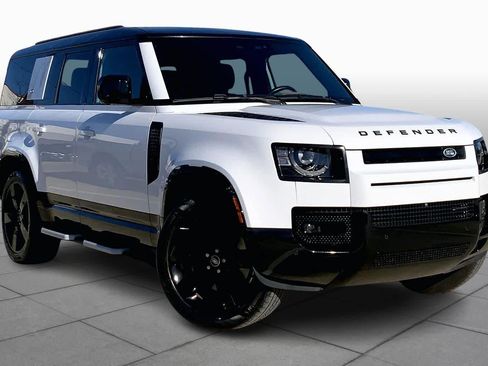 Used 2023 Land Rover Defender 130 X-Dynamic SE image 3