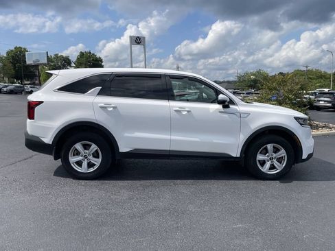 Used 2022 Kia Sorento LX AWD/4WD image 4