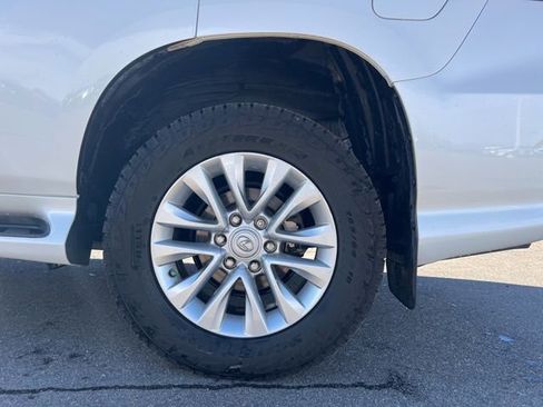 Used 2021 Lexus GX 460 Premium w/ Premium Package image 11