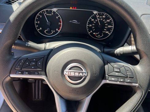 Used 2024 Nissan Altima 2.5 SV FWD image 23