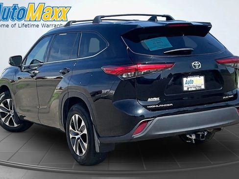 Used 2021 Toyota Highlander XLE AWD/4WD image 5