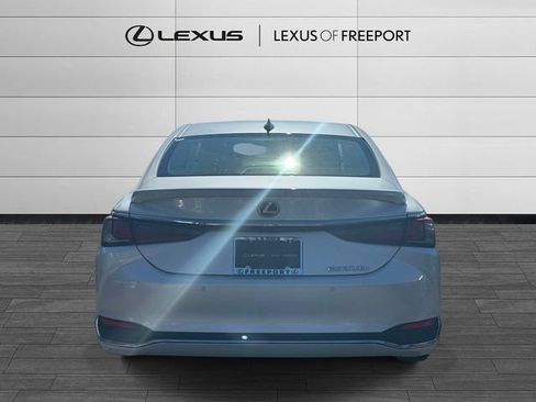 Used 2024 Lexus ES 300h w/ Luxury Package FWD image 5