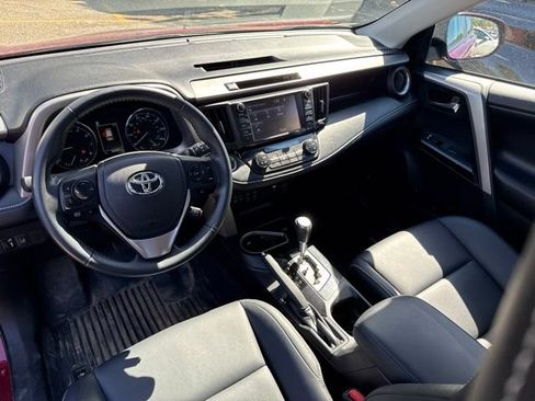 Used 2018 Toyota RAV4 Limited AWD/4WD image 21