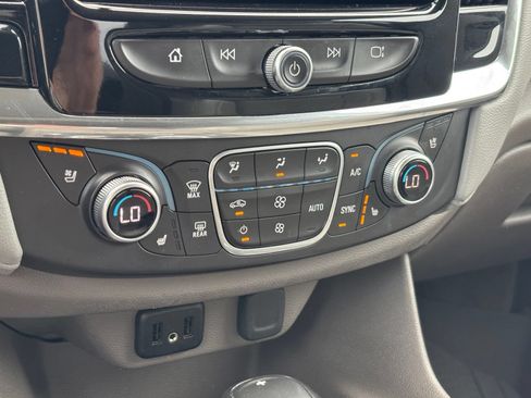 Used 2018 Chevrolet Traverse Premier w/ Driver Confidence II Package FWD image 21