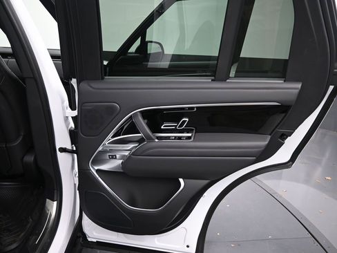 New 2025 Land Rover Range Rover SE image 13