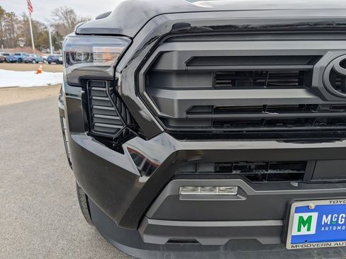 Used 2025 Toyota Tacoma SR5 image 10