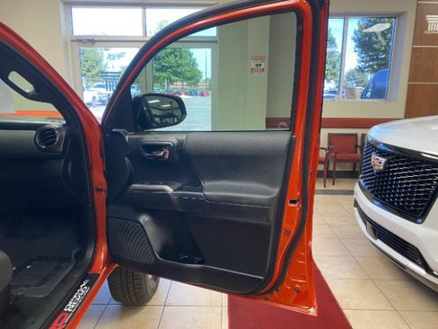 Used 2018 Toyota Tacoma TRD Sport AWD/4WD image 8