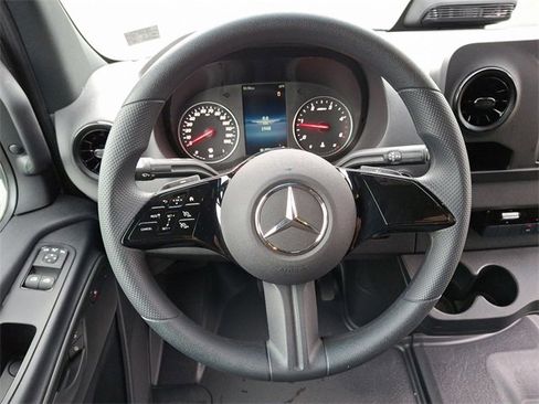 Used 2025 Mercedes-Benz Sprinter 2500 image 20