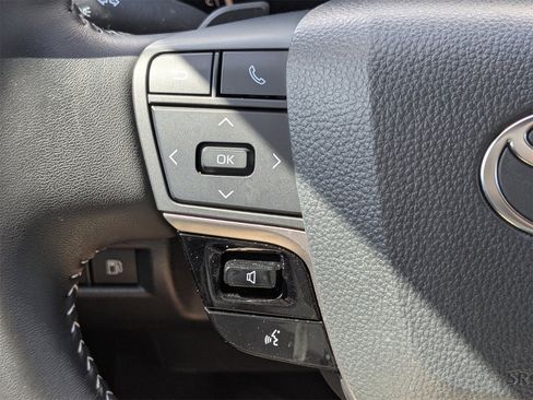 Used 2025 Toyota Camry SE image 26