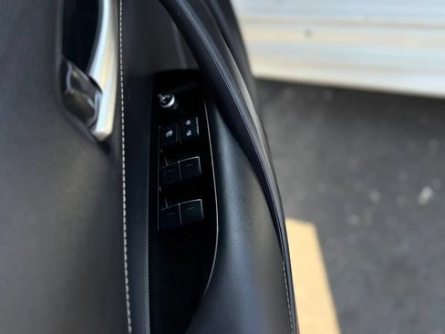 Used 2019 Toyota Corolla SE w/ Carpet Mat Package FWD image 33