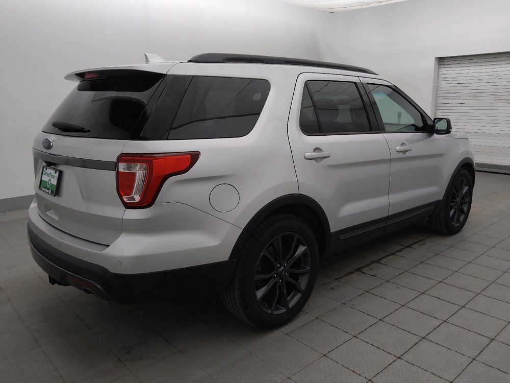 Used 2017 Ford Explorer XLT w/ Equipment Group 202A FWD image 10