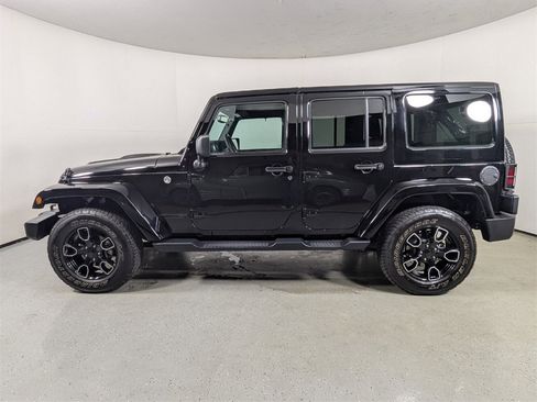 Used 2018 Jeep Wrangler Unlimited Sahara image 4