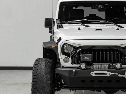 Used 2015 Jeep Wrangler Unlimited Rubicon w/ Connectivity Group AWD/4WD image 46