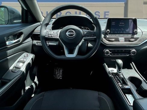 Used 2025 Nissan Altima 2.5 SV FWD image 10