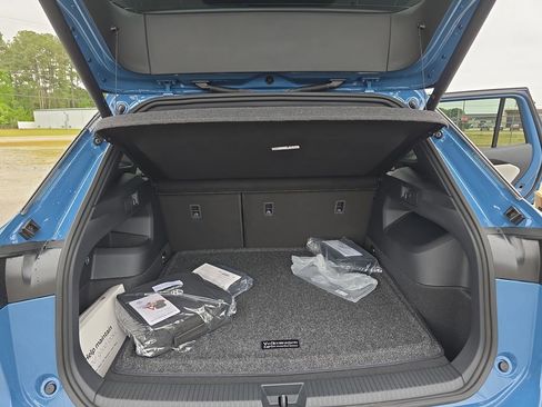 New 2026 Volkswagen Tiguan SEL R-Line AWD/4WD image 11