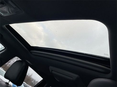 Used 2018 Toyota Highlander XLE image 18