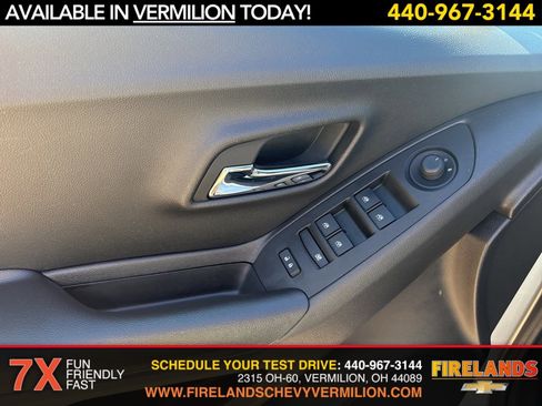 Certified 2022 Chevrolet Trax LT w/ LT Convenience Package image 10