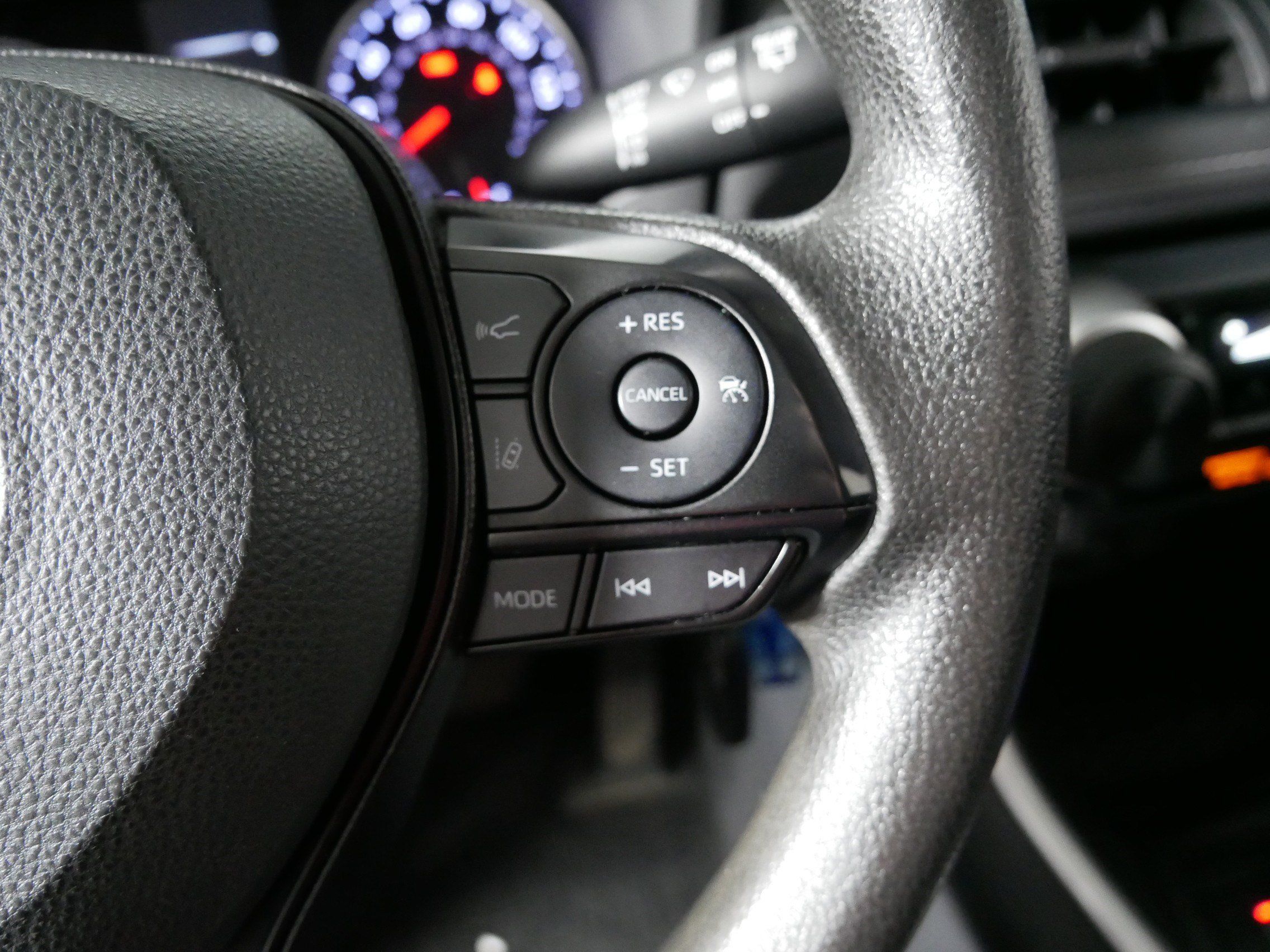 Used 2022 Toyota RAV4 LE AWD/4WD image 28