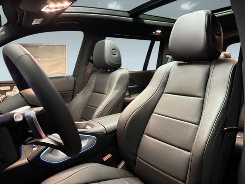 Certified 2025 Mercedes-Benz GLS 450 4MATIC image 5