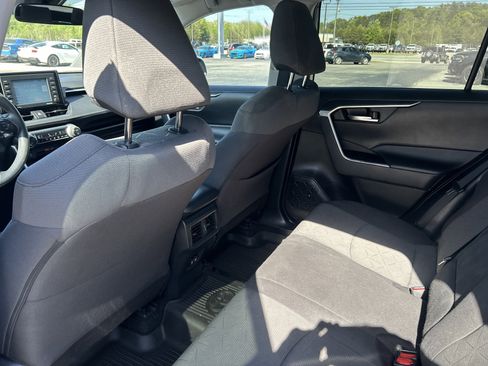 Used 2020 Toyota RAV4 XLE image 38