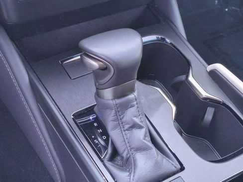 Used 2025 Lexus ES 300h w/ Premium Package image 27