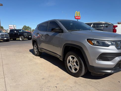 Used 2022 Jeep Compass Sport AWD/4WD image 4