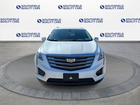 Used 2018 Cadillac XT5 Luxury w/ Driver Awareness Package AWD/4WD image 9