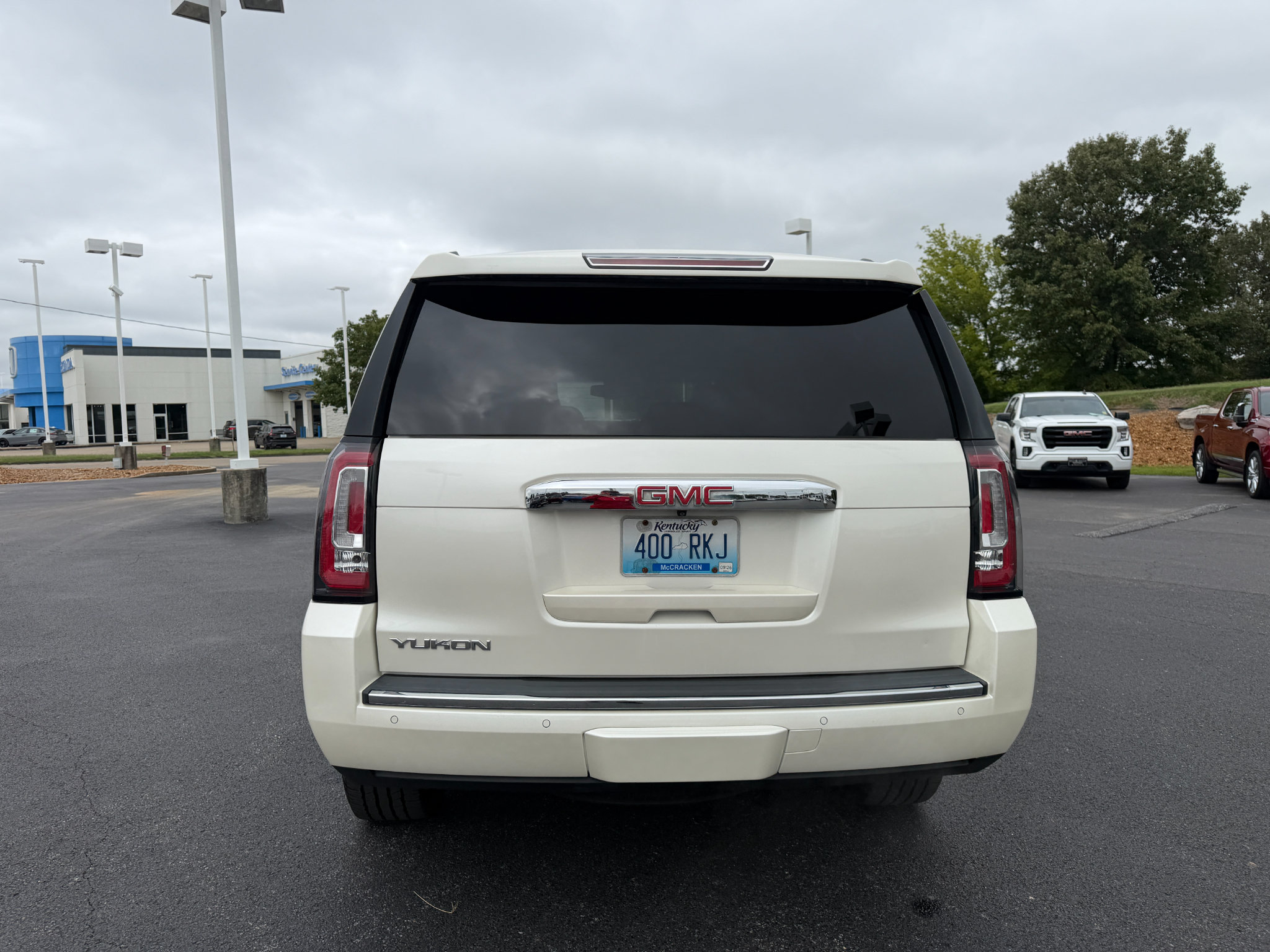 Used 2015 GMC Yukon Denali w/ Touring Package AWD/4WD image 6