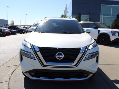 Used 2021 Nissan Rogue Platinum image 2