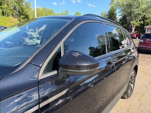 Used 2022 Volkswagen Tiguan S image 9