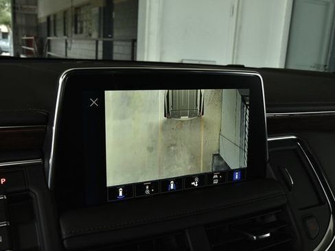 Used 2024 Chevrolet Suburban High Country AWD/4WD image 32