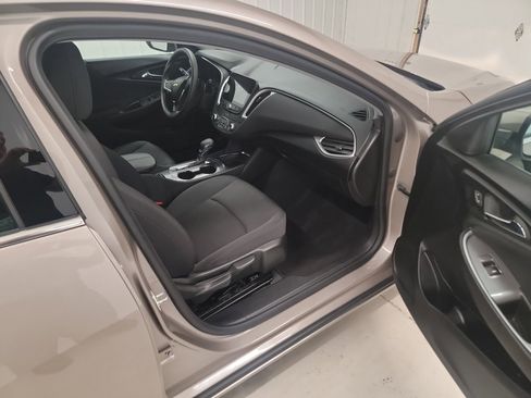 Used 2025 Chevrolet Malibu LT image 7