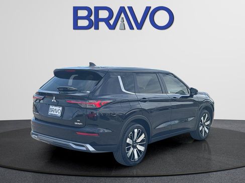 Used 2025 Mitsubishi Outlander SE AWD/4WD image 4
