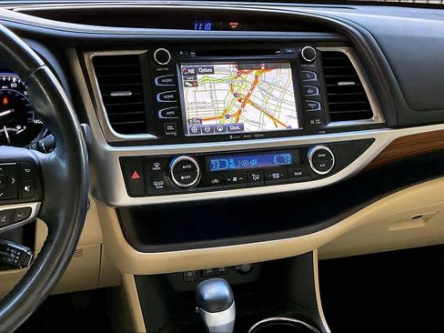 Used 2017 Toyota Highlander Limited image 6