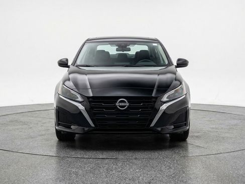 Used 2025 Nissan Altima 2.5 SV image 2