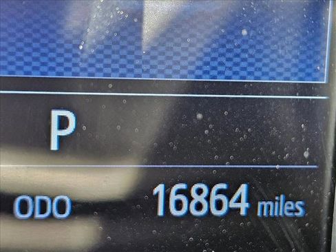 Used 2019 Toyota C-HR XLE image 27