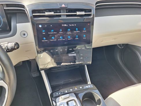 Used 2024 Hyundai Tucson Limited image 11