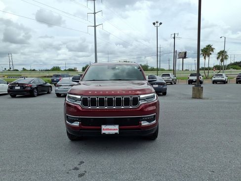 Used 2023 Jeep Wagoneer 2WD image 3
