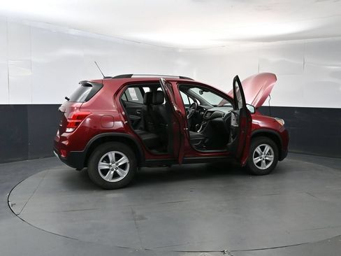 Used 2022 Chevrolet Trax LT w/ LT Convenience Package AWD/4WD image 26