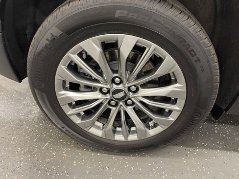 Used 2025 Cadillac XT4 Premium Luxury image 19