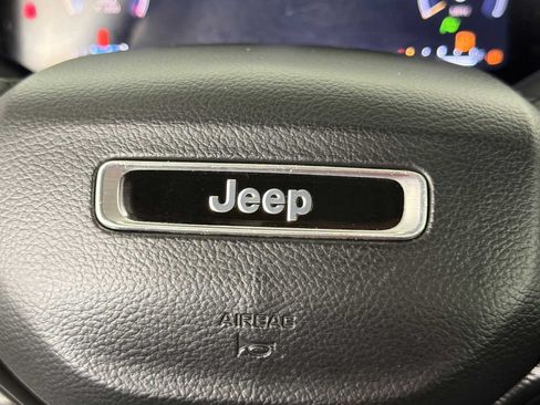 Used 2023 Jeep Grand Cherokee Laredo RWD image 23