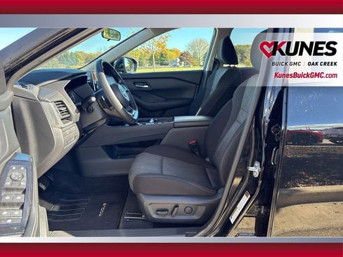 Used 2024 Nissan Rogue SV image 10