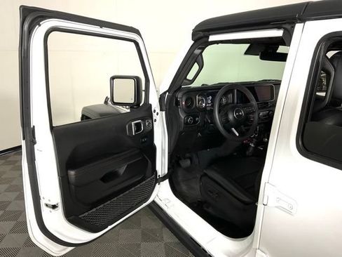 Used 2024 Jeep Wrangler Unlimited Rubicon w/ Technology Group AWD/4WD image 33