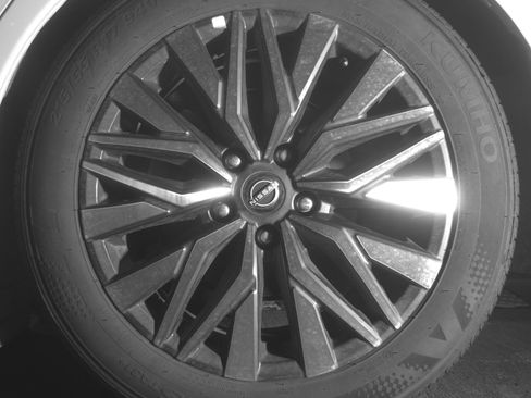 Used 2025 Nissan Altima 2.5 SV FWD image 11