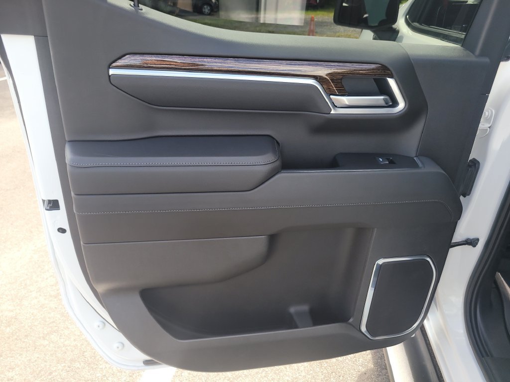 Used 2025 GMC Sierra 1500 Elevation w/ LPO, Elevation Black Package AWD/4WD image 8