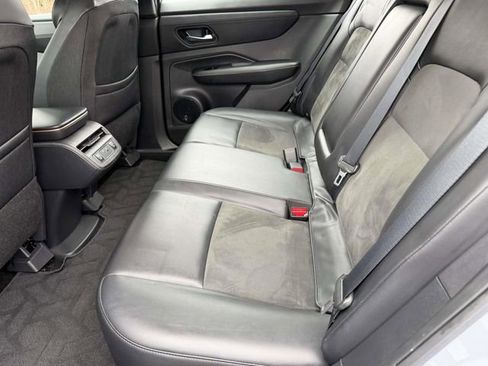 Used 2023 Nissan Ariya FWD image 11